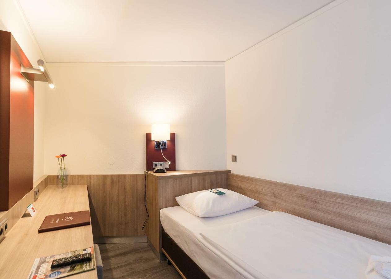 Hotel Gustav-Stresemann-Institut Бон Екстериор снимка